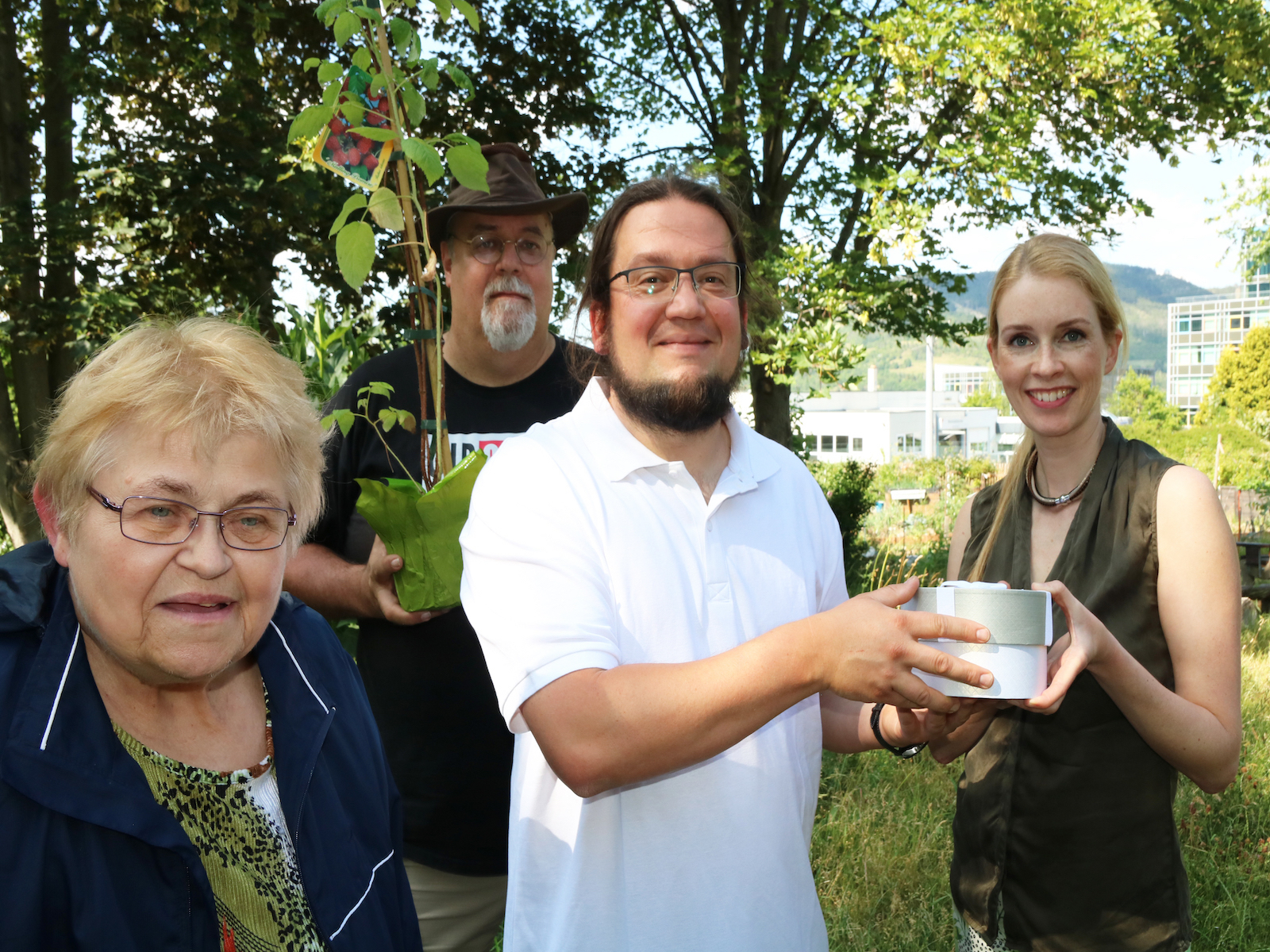Spendenübergabe SWJ Stadtteilgarten