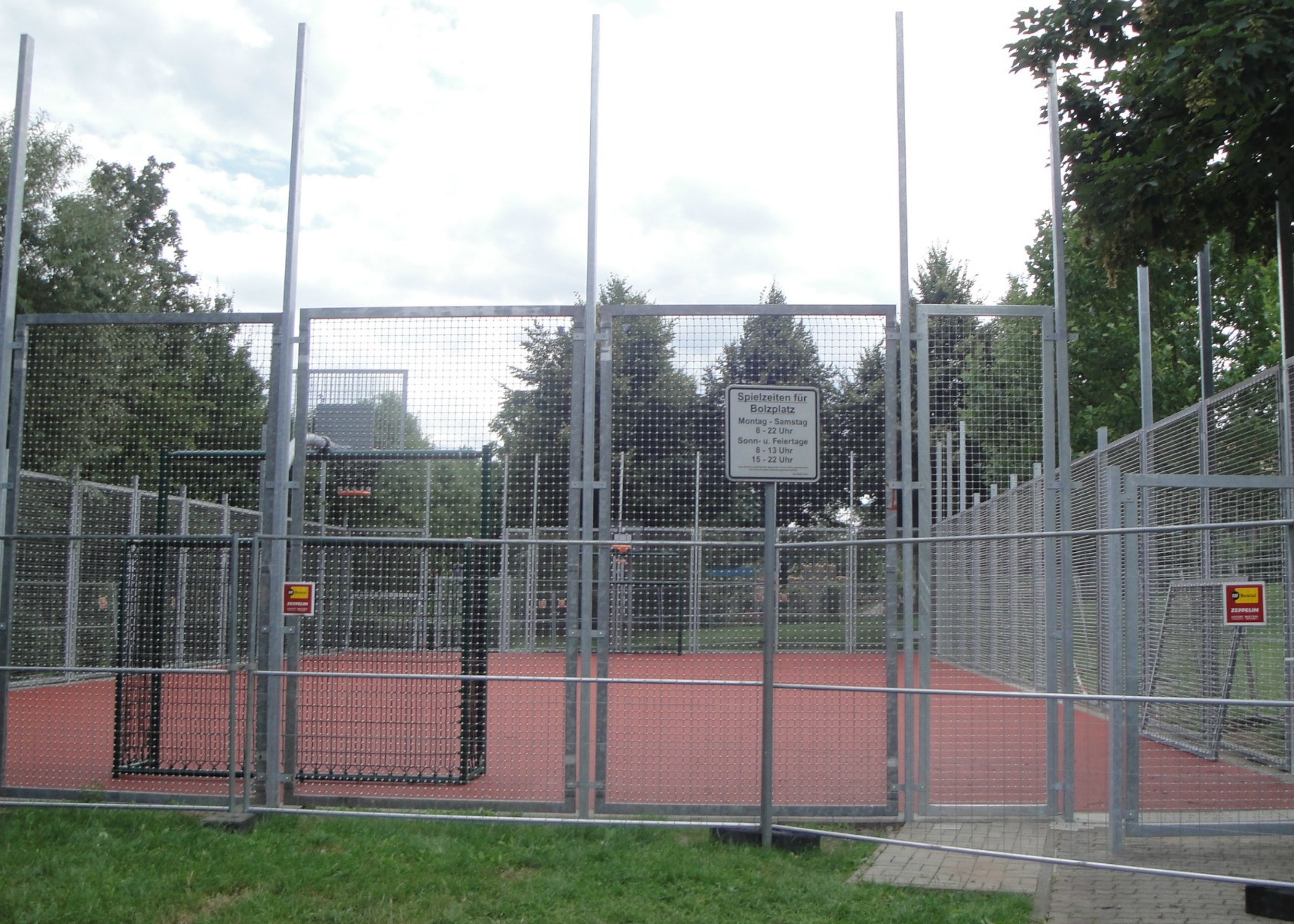 Jena Winzerla. Bolzplatz Zielinski-Str.