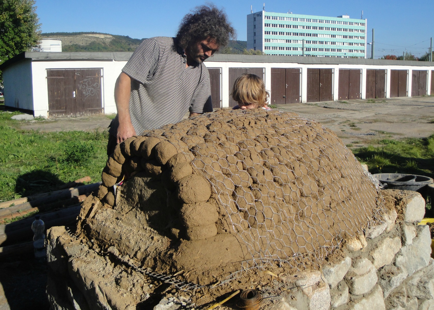 Jena Winzerla. Lehmofenbau 27.09.-01.10.13