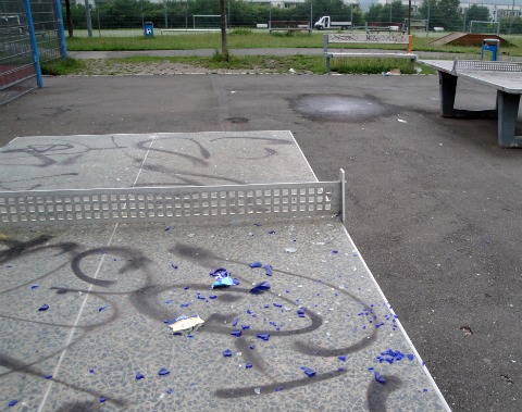 Jenalog Glasscherben auf Spielplatz