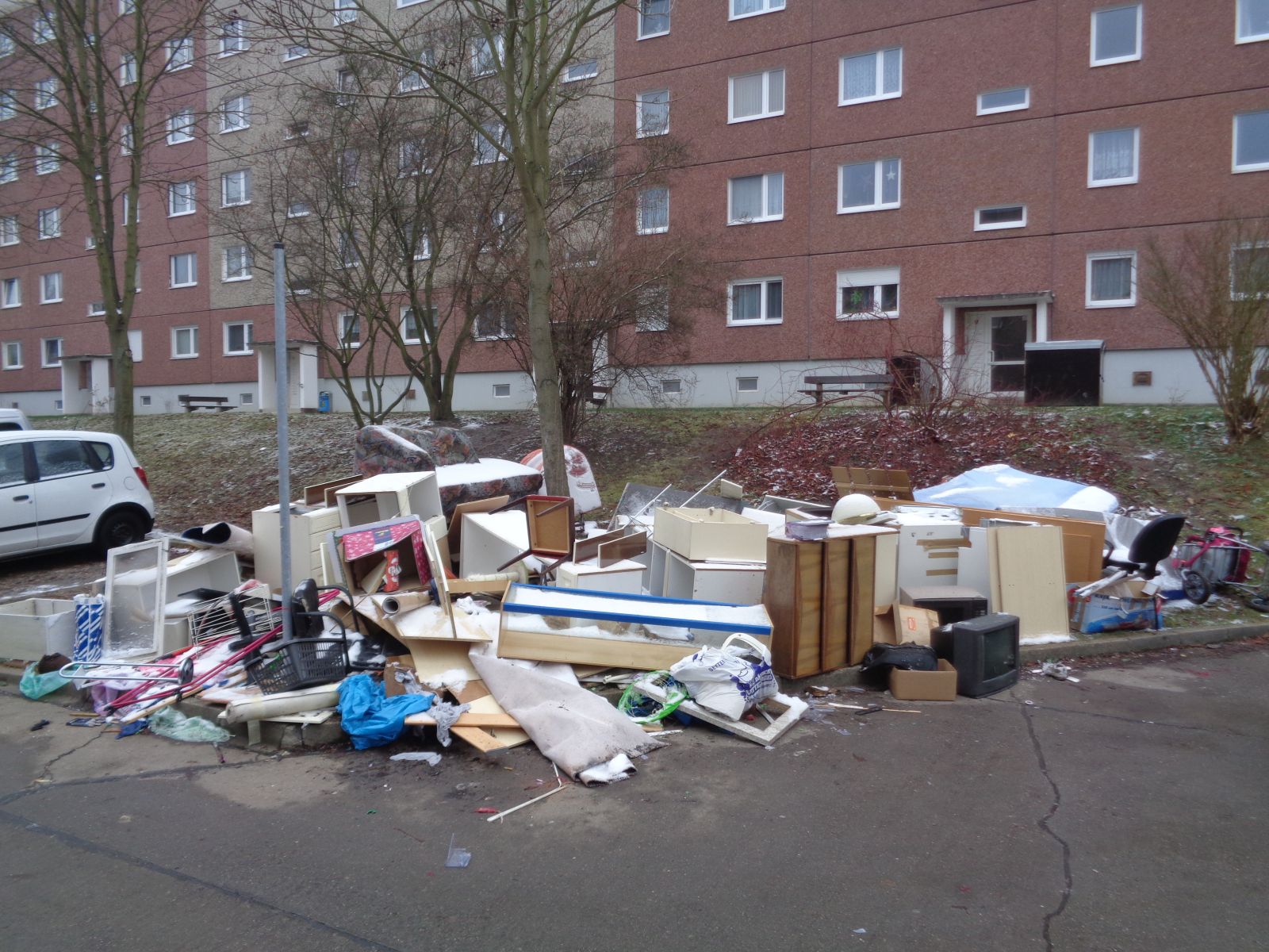 Jena Winzerla. Sperrmüll