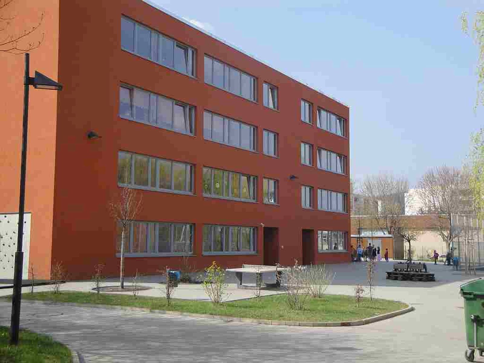 Jena Winzerla. Schillerschule