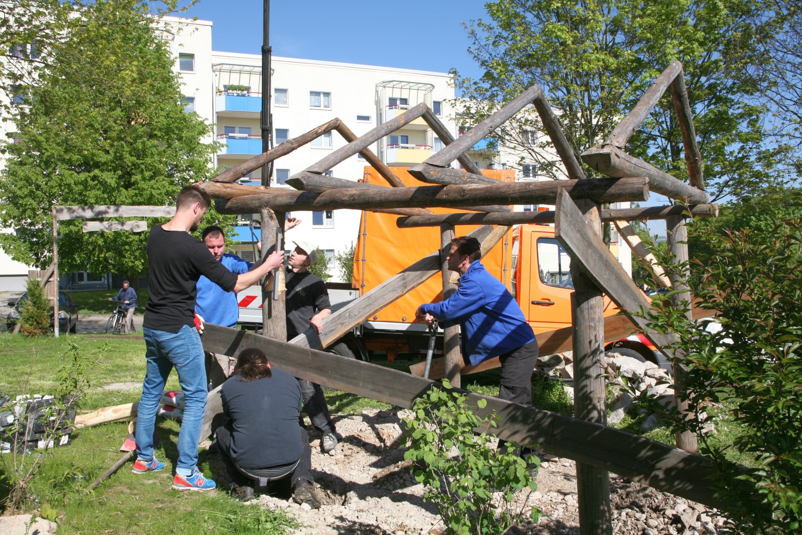Jena Winzerla. Holzdach für Lehmofen