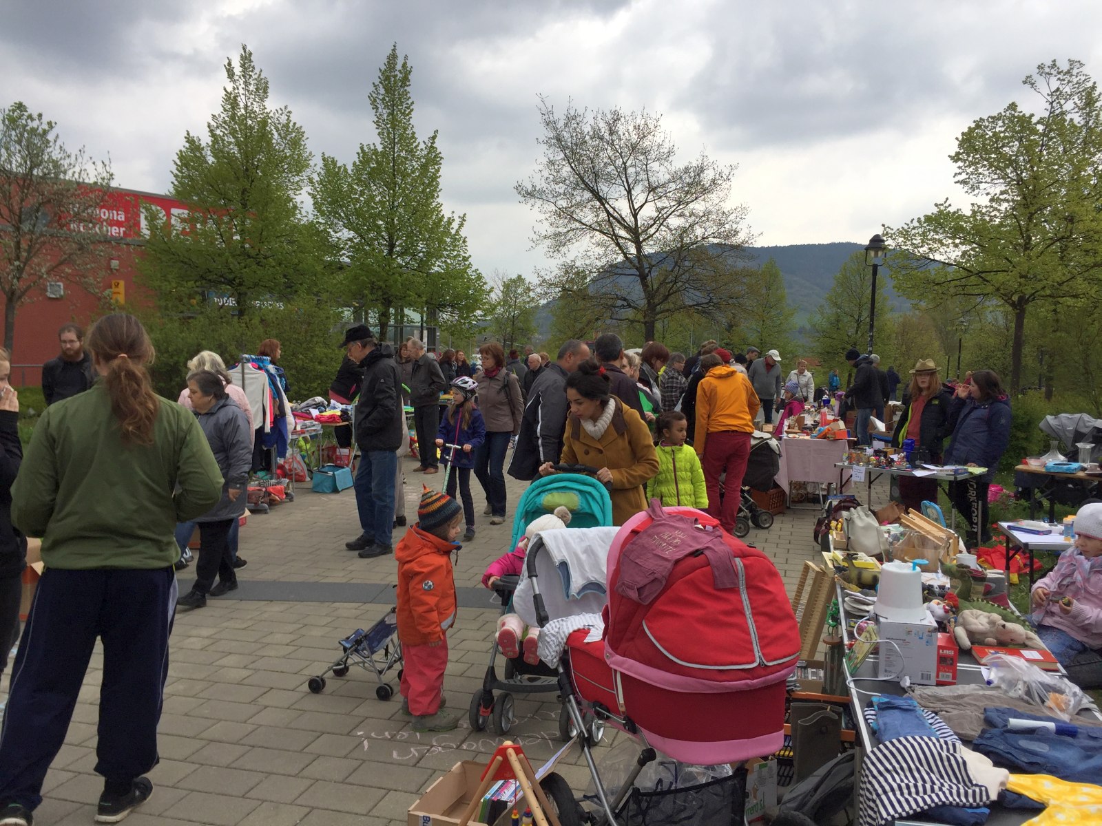 Jena Winzerla. Trödelmarkt