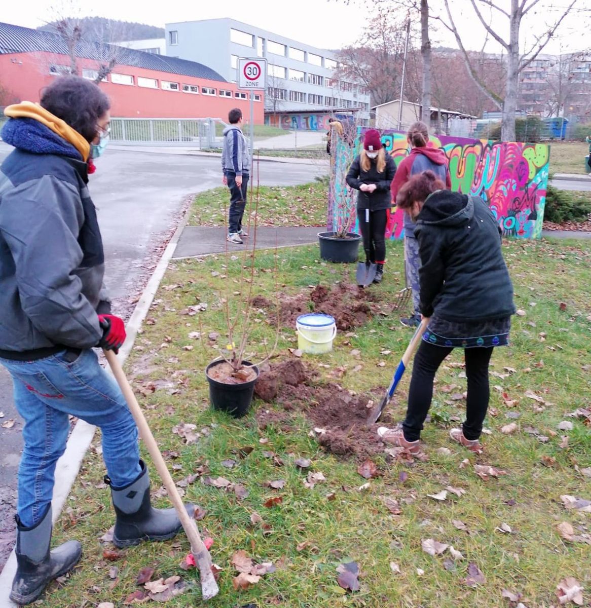 Jena Winzerla. Pflanzaktion Hugo und Pfadfinder Jena